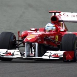 Alonso chegou a tomar a liderança após a largada, mas terminou em terceiro lugar em Monza - EFE