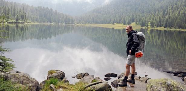 Stefano Domenicali aproveita férias em cenário paradisíaco nos Alpes italianos - AFP