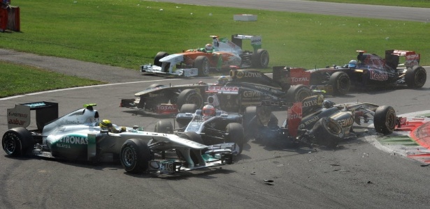 Liuzzi causou acidente com Rosberg e Petrov logo na largada em Monza - AFP PHOTO / DIMITAR DILKOFF