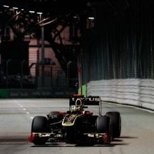 Bruno Senna perdeu muito tempo ao ser obrigado a fazer parada extra nos boxes após toque no muro - Paul Gilham/Getty Images