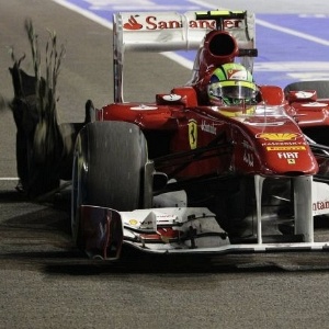 Massa se irritou com erro de Hamilton, que comprometeu a corrida do brasileiro em Cingapura - Tim Chong/AFP