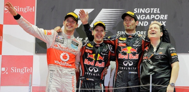 Jenson Button, Sebastian Vettel e Mark Webber no pódio do GP de Cingapura  - REUTERS/Tim Chong 