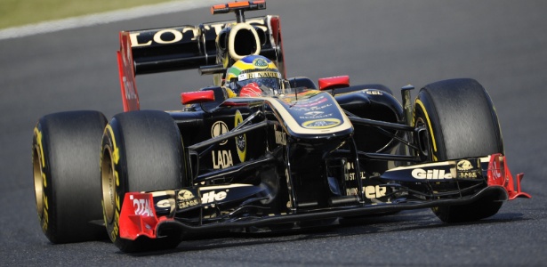 Bruno Senna pilota carro da Renault durante o treino de classificação em Suzuka - Toru Yamanaka/AFP