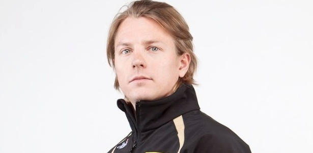 Kimi Räikkönen, o "homem de gelo", sofreu acidente correndo com moto de neve - Jef Briguet/EFE