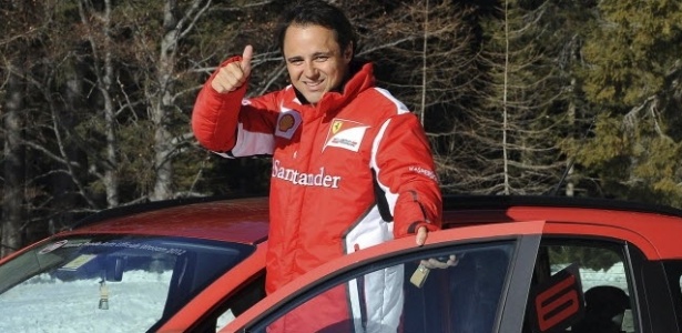 Felipe Massa acena durante encontro anual da Ferrari em Madonna di Campiglio - Matteo Bazzi/EFE