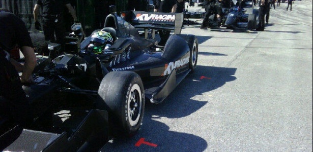 Os carros de Kanaan (à frente) e Barrichello durante o teste na Indy - Reprodução/Twitter