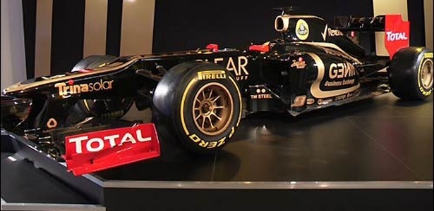 Novo carro da Lotus para a temporada de 2012 também apresenta degrau no bico - Reprodução/Twitter