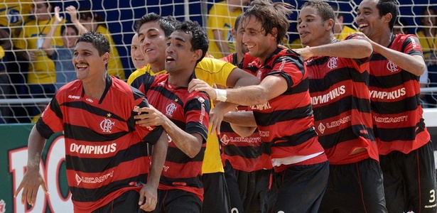 Flamengo comemora classificação nos pênaltis para jogar a semifinal do Mundialito