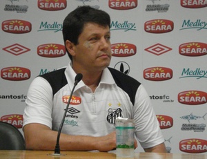 Como Adilson foi zagueiro da seleção brasileira, a confiança é de que o treinador possa minimizar os problemas defensivos apresentados na temporada