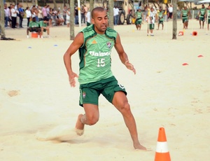 Emerson treina na praia e pode ficar  disposio de Muricy para a partida contra o Palmeiras