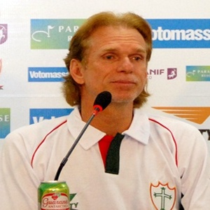 Sérgio Guedes, técnico da Portuguesa, durante coletiva