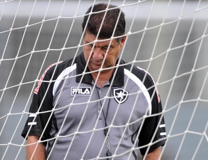 Tcnico Joel Santana lamentou perder mais um jogador at o final do Campeonato Brasileiro