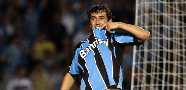 O Corinthians fará proposta, mas o Grêmio descarta perder Douglas: "inegociável" - Neco Varella/Agência Freelancer