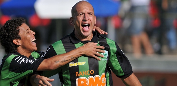 Fábio Júnior comemora gol pelo América-MG em 2010 - ALEXANDRE GUZANSHE/FOTO ARENA/AE