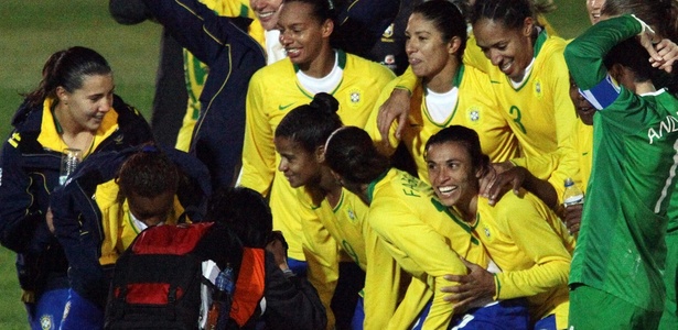 Seleção brasileira feminina bate Colômbia e conquista a Copa