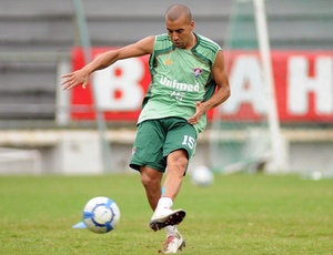 Atacante Emerson treinou bem nos ltimos dias e est prximo do retorno ao time do Fluminense