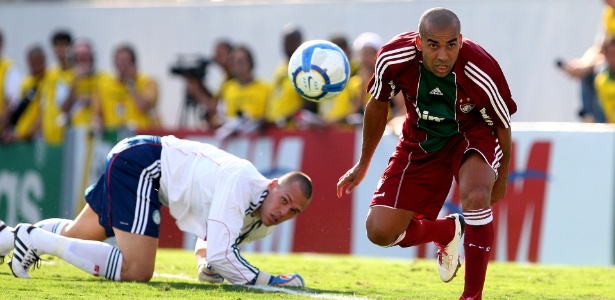 Em 2010, torcida do Palmeiras compareceu a Barueri torcendo pelo Fluminense - Agência Photocamera/Divulgação