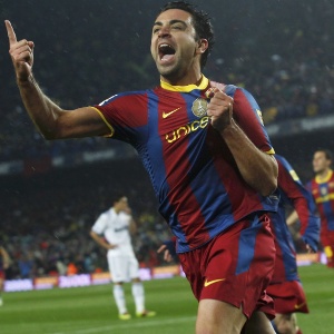 Xavi comemora um de seus cinco gols na temporada 2010/2011 - Albert Gea/Reuters