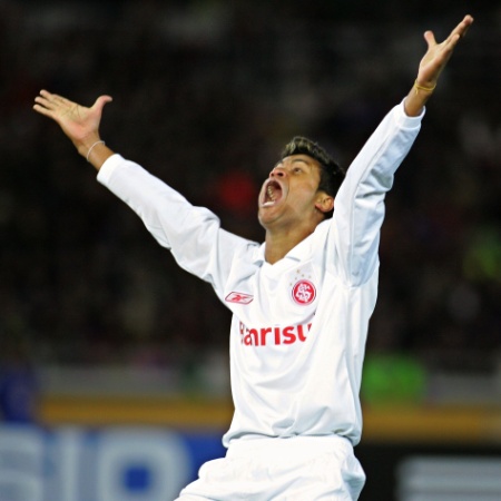 Adriano Gabiru comemora o gol que deu o título ao Inter no Mundial de Clubes, em 2006 - AFP/Kazuhiro Nogi