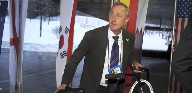 Johan Cruyff entende que contratação de Neymar é desnecessária - AFP PHOTO / PHILIPPE DESMAZE