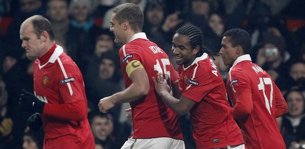 Anderson celebra com seus companheiros gol marcado pelo Manchester United - REUTERS/Phil Noble