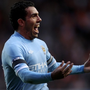 Recuperado de lesão, Tevez entrou no fim do jogo e também comemorou classificação do City - Getty Images