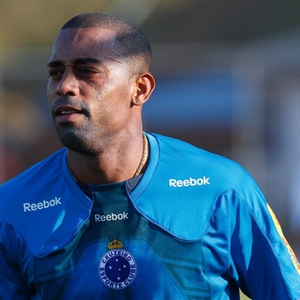 Na reserva do Cruzeiro, Robert disputou 14 jogos pelo Brasileiro e marcou apenas trs gols