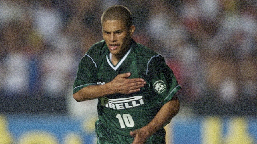 Alex comemora gol do Palmeiras em 2002 - Arquivo/Folha Imagem