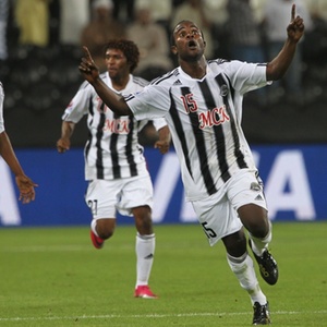 Dioko Kaluyituka comemora um dos gols da vitria do Mazembe sobre o Inter. Equipe gacha foi surpreendida na semifinal do Mundial de Clubes e foi ironizada por diretor do rival Grmio
