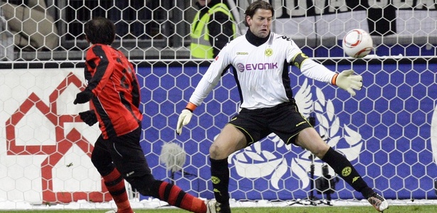 Theofanis Gekas marca na vitória do Eintracht Frankfurt sobre o Borussia Dortmund  - Thomas Bohlen/Reuters