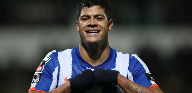 Hulk comemora: gol e duas assistências contra o Paços Ferreira