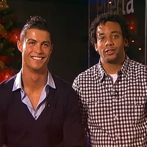 Cristiano Ronaldo (e) e Marcelo durante mensagem de natal do Real Madrid
