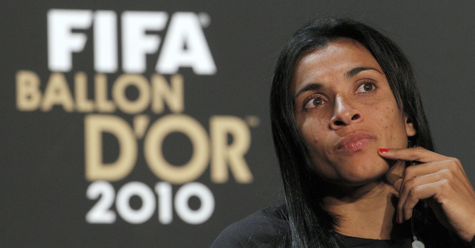 Marta em coletiva do prêmio de Melhor do Mundo da Fifa de 2010, em Zurique