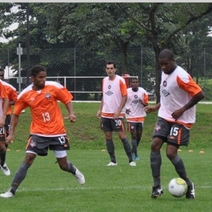 Jogadores do Atlético  participaram, nesta segunda, do primeiro treino técnico e tático de 2011 - Divulgação/Coritiba