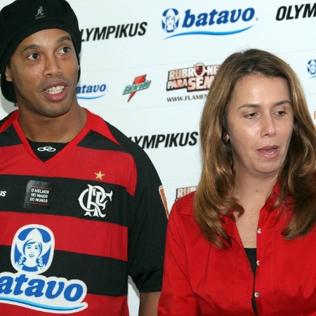 Ronaldinho Gaúcho participa da primeira entrevista coletiva como jogador do Flamengo ao lado de Patrícia Amorim