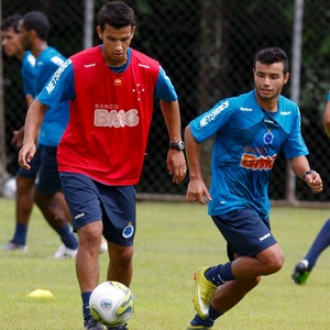 Henrique (f) e Marquinhos Paraná participaram da melhora campanha do Figueirense no Brasileiro - Washington Alves/Vipcomm