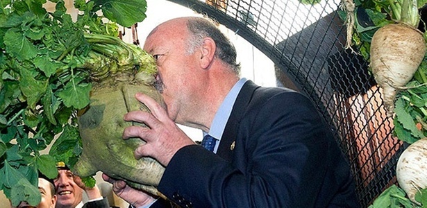 Vicente del Bosque beija um nabo