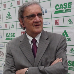Belluzzo concede entrevista durante a eleição presidencial do Palmeiras em 2011 - Paula Almeida/UOL Esporte