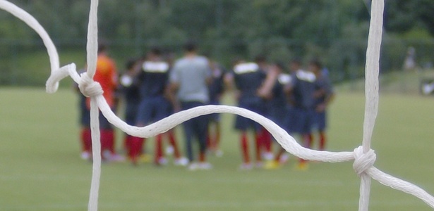 Jovens do "A Chance" se preparam antes de jogo contra sub-17 do Corinthians - Ricardo Espina/UOL