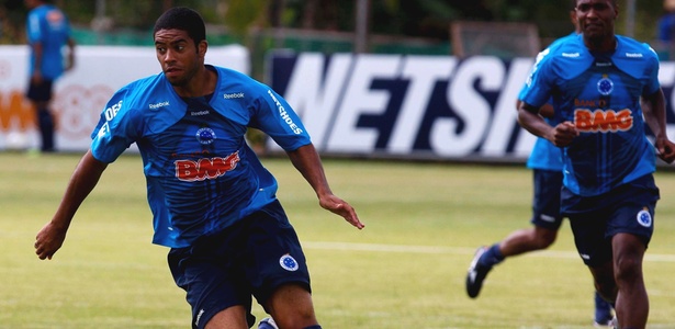 Atacante Reis foi relacionado por Joel entre os atletas disponíveis para jogo com Bahia - Washington Alves/Vipcomm