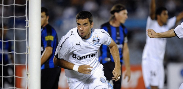 André Lima foi responsável pelo placar de ida que dá vantagem ao Grêmio nesta 4ª - Miguel Roj/AFP