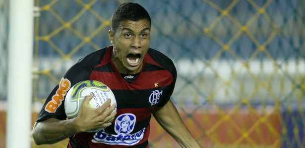 Wanderley comemora o primeiro dos dois gols que marcou para o Fla nesta quarta - Fábio Castro/Agif/AE