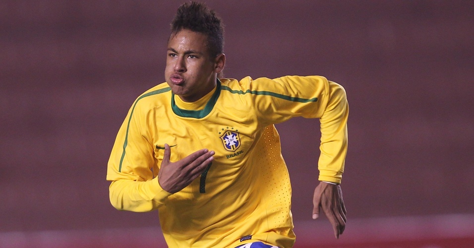Neymar comemora ao marcar para o Brasil no duelo contra o Chile