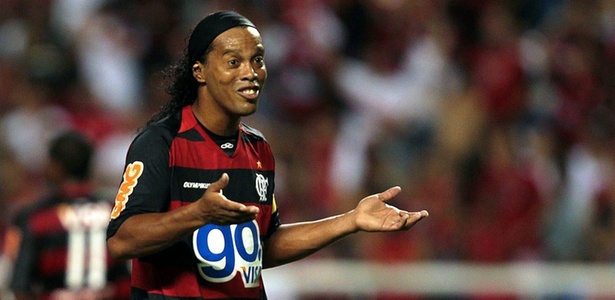 Ronaldinho ainda atuava pelo Flamengo na última vez rubro-negra no G-4 do Brasileiro  - EFE/A.Lacerda