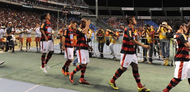 David (segundo da fila) entrando em campo na estreia de Ronaldinho pelo Flamengo - Alexandre Loureiro/ VIPCOMM