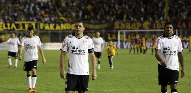 Com Ronaldo, Corinthians caiu para o Tolima na pré-Libertadores de 2011 - Mauricio Dueñas/EFE