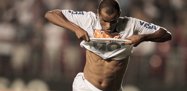 Rivaldo: 'quando quero saber quem eu fui, vou na minha sala de