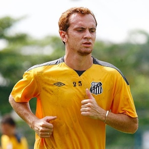 Zé Eduardo retornou ao Santos por empréstimo. O atacante foi vendido ao Genoa no mês passado - Santos F.C (Divulgação)