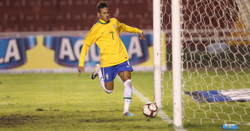 Neymar comemora gol do Brasil contra o uruguai