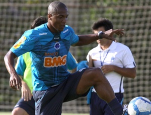 Gilberto tem o sonho de defender as cores do Fluminense, que pode atravessar o Botafogo